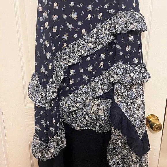 Floral Blue and White Dress - Picture 13 of 14